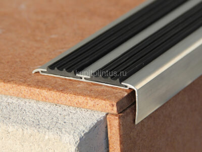 Заказать Угловой профиль алюминиевый с двумя противоскользящими резиновыми вставками Евроступень АУ 72 черный 2,5 м 