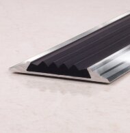 Порог одноуровневый с резиновой вставкой ПО-46 серебро глянец - черный 2,7 м Порог одноуровневый с резиновой вставкой ПО-46 серебро глянец - черный 2,7 м