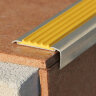 Заказать Угловой профиль алюминиевый с противоскользящей резиновой вставкой Евроступень АУ 50 желтый 2,5 м 