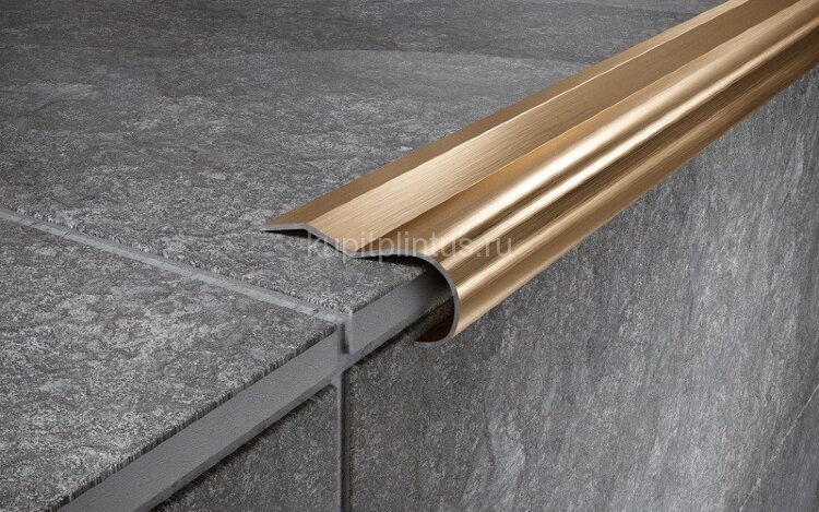 Заказать Стальной порог угловой 40х8 мм FCR 8 GM золото сатинированное 2,7 м 