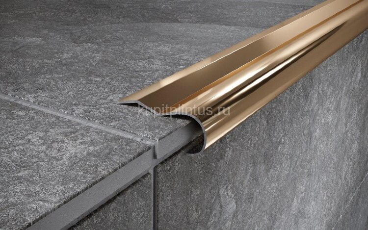 Заказать Стальной порог угловой 40х8 мм FCR 8 GP золото полированное 2,7 м 
