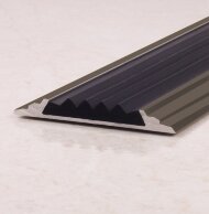 Порог одноуровневый с резиновой вставкой ПО-46 бронза матовая - черный 2,7 м Порог одноуровневый с резиновой вставкой ПО-46 бронза матовая - черный 2,7 м