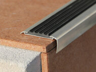 Угловой профиль алюминиевый с противоскользящей резиновой вставкой Евроступень АУ 50 черный 2,5 м Угловой профиль алюминиевый с противоскользящей резиновой вставкой Евроступень АУ 50 черный 2,5 м