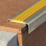 Заказать Угловой профиль алюминиевый с противоскользящей резиновой вставкой Евроступень АУ 42 желтый 2,5 м 