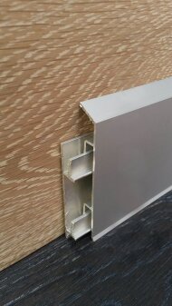 Напольный плинтус с кабель-каналом алюминиевый ПТ-110 алюминий серебро 3 м Напольный плинтус с кабель-каналом алюминиевый ПТ-110 алюминий серебро 3 м