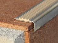 Угловой профиль алюминиевый с противоскользящей резиновой вставкой Евроступень АУ 42 бежевый 2,5 м Угловой профиль алюминиевый с противоскользящей резиновой вставкой Евроступень АУ 42 бежевый 2,5 м