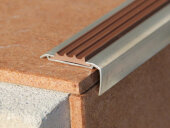 Угловой профиль алюминиевый с противоскользящей резиновой вставкой Евроступень АУ 42 коричневый 2,5 м