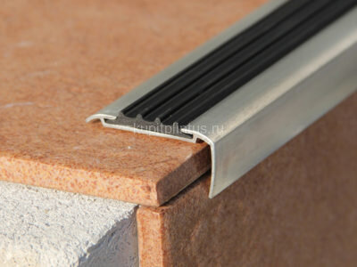 Заказать Угловой профиль алюминиевый с противоскользящей резиновой вставкой Евроступень АУ 42 черный 2,5 м 