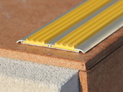Заказать Профиль алюминиевый с противоскользящей резиновой вставкой (плоская накладка) Евроступень АН 72 желтый 2,5 м Заказать Профиль алюминиевый с противоскользящей резиновой вставкой (плоская накладка) Евроступень АН 72 желтый 2,5 м