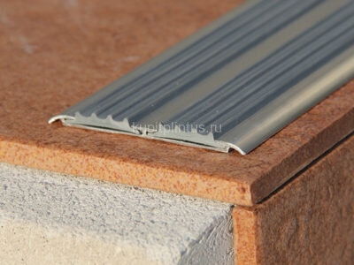 Заказать Профиль алюминиевый с противоскользящей резиновой вставкой (плоская накладка) Евроступень АН 72 серый 2,5 м 