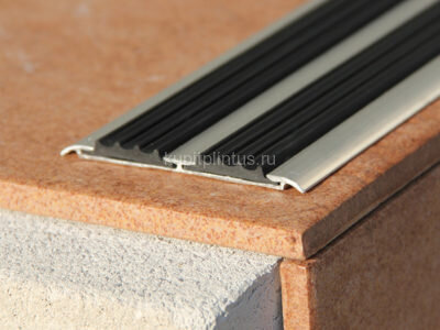 Заказать Профиль алюминиевый с противоскользящей резиновой вставкой (плоская накладка) Евроступень АН 72 черный 2,5 м Заказать Профиль алюминиевый с противоскользящей резиновой вставкой (плоская накладка) Евроступень АН 72 черный 2,5 м
