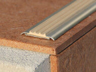 Профиль алюминиевый с противоскользящей резиновой вставкой (плоская накладка) Евроступень АН 42 бежевый 2,5 м Профиль алюминиевый с противоскользящей резиновой вставкой (плоская накладка) Евроступень АН 42 бежевый 2,5 м