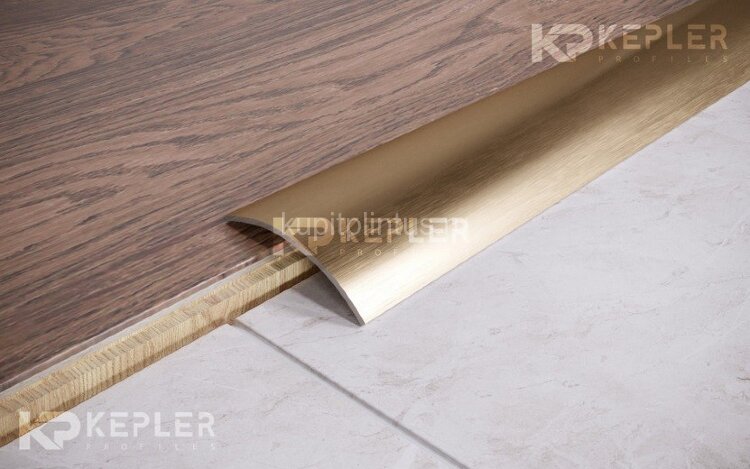 Заказать Стальной порог одноуровнеый 60 мм FAR 6 GM золото сатинированное 2,7 м Заказать Стальной порог одноуровнеый 60 мм FAR 6 GM золото сатинированное 2,7 м