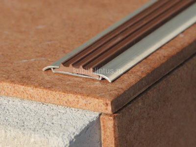 Заказать Профиль алюминиевый с противоскользящей резиновой вставкой (плоская накладка) Евроступень АН 42 коричневый 2,5 м Заказать Профиль алюминиевый с противоскользящей резиновой вставкой (плоская накладка) Евроступень АН 42 коричневый 2,5 м