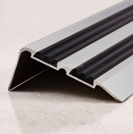 Заказать Угловой порог с двумя резиновыми вставками ПО-68х30 серебро матовое 2,7 м Заказать Угловой порог с двумя резиновыми вставками ПО-68х30 серебро матовое 2,7 м