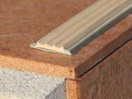 Профиль алюминиевый с противоскользящей резиновой вставкой (плоская накладка) Евроступень АН 32 бежевый 2,5 м Профиль алюминиевый с противоскользящей резиновой вставкой (плоская накладка) Евроступень АН 32 бежевый 2,5 м