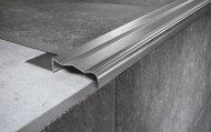 Стальной порог угловой закладной 35х10 мм FCGR 10 M сатинированная сталь 2,7 м