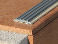 Профиль алюминиевый с противоскользящей резиновой вставкой (плоская накладка) Евроступень АН 32 серый 2,5 м Профиль алюминиевый с противоскользящей резиновой вставкой (плоская накладка) Евроступень АН 32 серый 2,5 м
