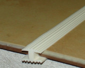 Противоскользящий Н-образный профиль из резины под плитку 20х10 мм ШОВ белый 30 м