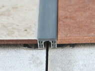 Профиль закладной компенсационный с противоскользящей резиновой вставкой Евроступень К серый 2,5 м Профиль закладной компенсационный с противоскользящей резиновой вставкой Евроступень К серый 2,5 м