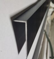 Алюминиевый плинтус к гипсокартону 40х13 мм ПБ-40х13 черный 3 м Алюминиевый плинтус к гипсокартону 40х13 мм ПБ-40х13 черный 3 м