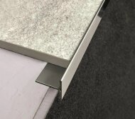 Торцевой закладной профиль нержавеющая сталь SL026-10,5H/12,5H Серебро глянец браш 2,7 м Торцевой закладной профиль нержавеющая сталь SL026-10,5H/12,5H Серебро глянец браш 2,7 м