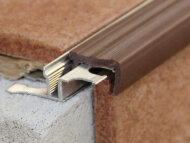 Профиль закладной гибкий с противоскользящей резиновой вставкой Евроступень P коричневый 2,5 м Профиль закладной гибкий с противоскользящей резиновой вставкой Евроступень P коричневый 2,5 м