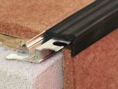 Профиль закладной гибкий с противоскользящей резиновой вставкой Евроступень P черный 2,5 м Профиль закладной гибкий с противоскользящей резиновой вставкой Евроступень P черный 2,5 м