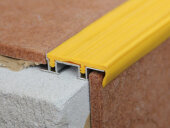 Профиль закладной с противоскользящей резиновой вставкой Евроступень Z-XL желтый 2,5 м Профиль закладной с противоскользящей резиновой вставкой Евроступень Z-XL желтый 2,5 м