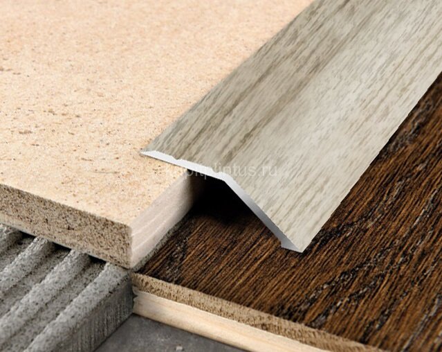 Заказать Порог разноуровневый из алюминия С1 КД Дуб венеция (декорированный) 2,7 м 