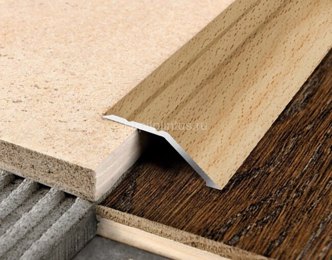 Заказать Порог разноуровневый из алюминия С1 КД Бук светлый (декорированный) 2,7 м 