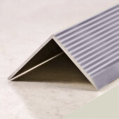 Алюминиевый порог угловой с рифлением 30х30 мм ПО-30х30 Бронза светлая глянец 2,7 м Алюминиевый порог угловой с рифлением 30х30 мм ПО-30х30 Бронза светлая глянец 2,7 м