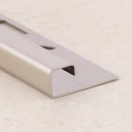 Профиль С-образный из нержавеющей стали SB016-12H SG Серебро глянец 2,7 м Профиль С-образный из нержавеющей стали SB016-12H SG Серебро глянец 2,7 м