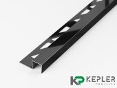 Закладной П-профиль 10х10 мм FSBP017-10 BP из нержавеющей стали AISI 304 0.8 мм черный полированный 2,7 м Закладной П-профиль 10х10 мм FSBP017-10 BP из нержавеющей стали AISI 304 0.8 мм черный полированный 2,7 м