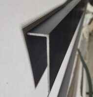 Алюминиевый плинтус теневой под гипсокартон ПБ-40х13 черный матовый 3м Алюминиевый плинтус теневой под гипсокартон ПБ-40х13 черный матовый 3м