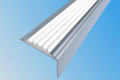 Профиль угловой алюминиевый противоскользящий со вставкой из термоэластопласта Стандарт 38х20 мм Алюминий-Белый 2,7м