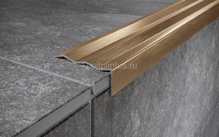 Заказать Стальной порог угловой 40х10 мм FCA 10 GM золото сатинированное 2,7 м 