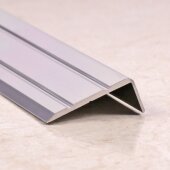 Угловой порог с насечками 24х10 мм ПО-24х10-00 без покрытия 2.7 м