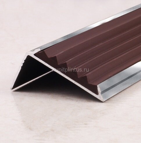 Заказать Порог угловой с резиновой вставкой ПО-38х23 серебро глянец - коричневый 2,7 м Заказать Порог угловой с резиновой вставкой ПО-38х23 серебро глянец - коричневый 2,7 м