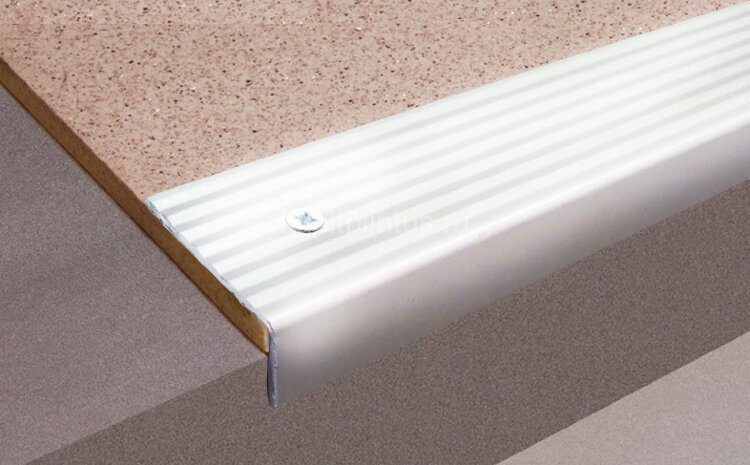 Заказать Порог угловой алюминиевый Д16 Алюминий (без отделки) 2,7 м Заказать Порог угловой алюминиевый Д16 Алюминий (без отделки) 2,7 м