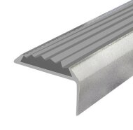Угловой порог алюминиевый противоскользящий 22х42 мм Д01 КР люкс Серебро (серая вставка) 2,7 м Угловой порог алюминиевый противоскользящий 22х42 мм Д01 КР люкс Серебро (серая вставка) 2,7 м