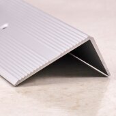 Угловой порог с рифлением 40х20 мм ПО-40х20-00 без покрытия 2.7 м Угловой порог с рифлением 40х20 мм ПО-40х20-00 без покрытия 2.7 м