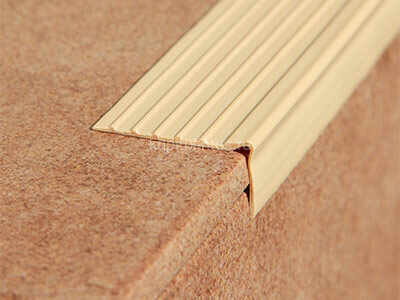 Заказать Угловой резиновый профиль противоскользящий Евроступень У-40 бежевый 12 м 