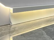 Алюминиевый плинтус с подсветкой LED с экраном  71 мм ПО-193 серебро матовое 2,7 м