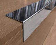 Уголок из нержавеющей стали равнополочный ПБ 15х15 прямой полированный 2,7 м Уголок из нержавеющей стали равнополочный ПБ 15х15 прямой полированный 2,7 м