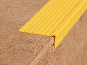Угловой резиновый профиль противоскользящий Евроступень У-50 желтый 12 м Угловой резиновый профиль противоскользящий Евроступень У-50 желтый 12 м