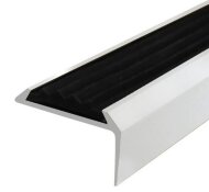 Угловой порог алюминиевый противоскользящий 22х42 мм Д01 КР люкс Алюминий (черная вставка) 2,7 м Угловой порог алюминиевый противоскользящий 22х42 мм Д01 КР люкс Алюминий (черная вставка) 2,7 м