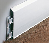 Плинтус напольный алюминиевый Евротрим F-100 2642 100 мм Матовое серебро 2,95 м Плинтус напольный алюминиевый Евротрим F-100 2642 100 мм Матовое серебро 2,95 м